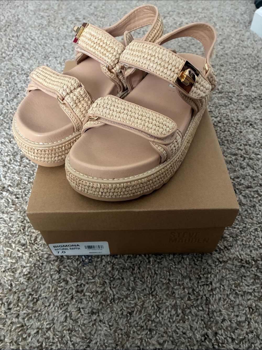 Steve Madden “BigMona” Sandal - Picture 2 of 3